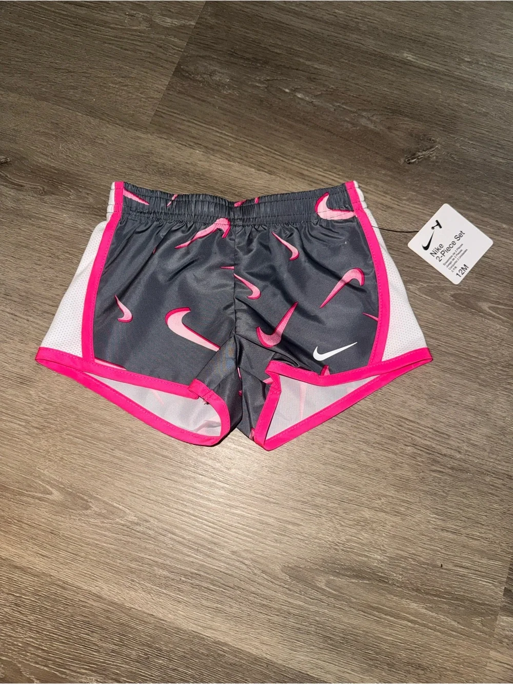 Nike Baby Girls Graphic T-shirt and Shorts 2-piece Set - Picture 6 of 7